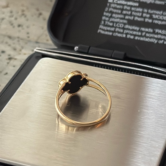 18k Gold Ring Size 7 - Picture 4 of 5